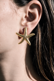Gold-Toned Textured Starfish Stud Earrings – Ocean-Inspired Statement Jewellery