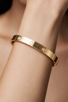Crystal Clover Motif Cuff Bangle – Elegant Statement Jewellery for Women