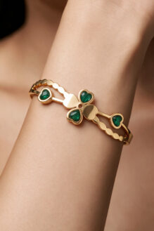 Gold-Tone Four-Leaf Clover Cuff Bracelet with Green Heart Charms – Elegant Statement Jewellery